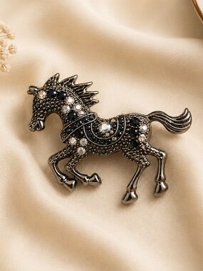 Midnight Équestre Crystal Horse Brooch